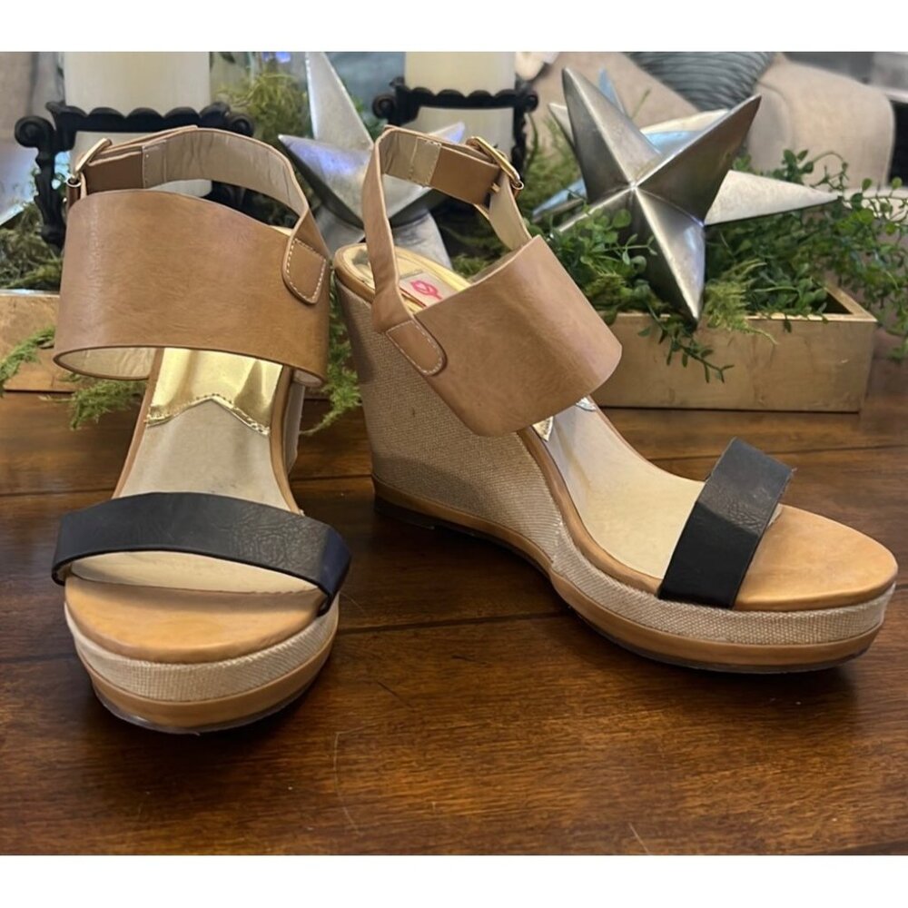 Black tan neutral wedges by pink key size 8.5 gold buckle